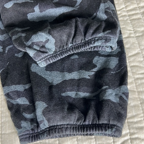 Monrow Camo Print Joggers Size M - Picture 7 of 10